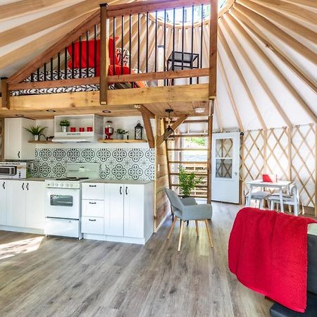 Yourtes Glamping Du Poisson Blanc Notre-Dame-du-Laus Экстерьер фото