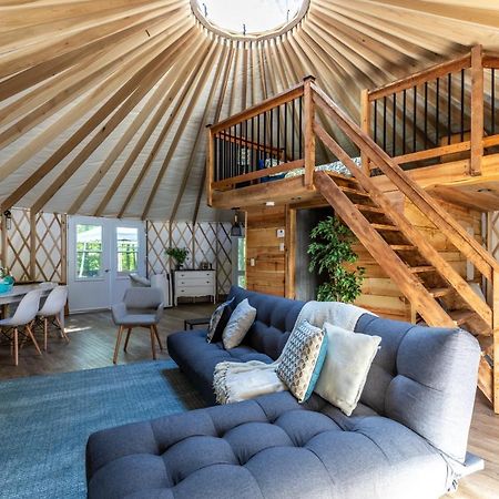 Yourtes Glamping Du Poisson Blanc Notre-Dame-du-Laus Экстерьер фото