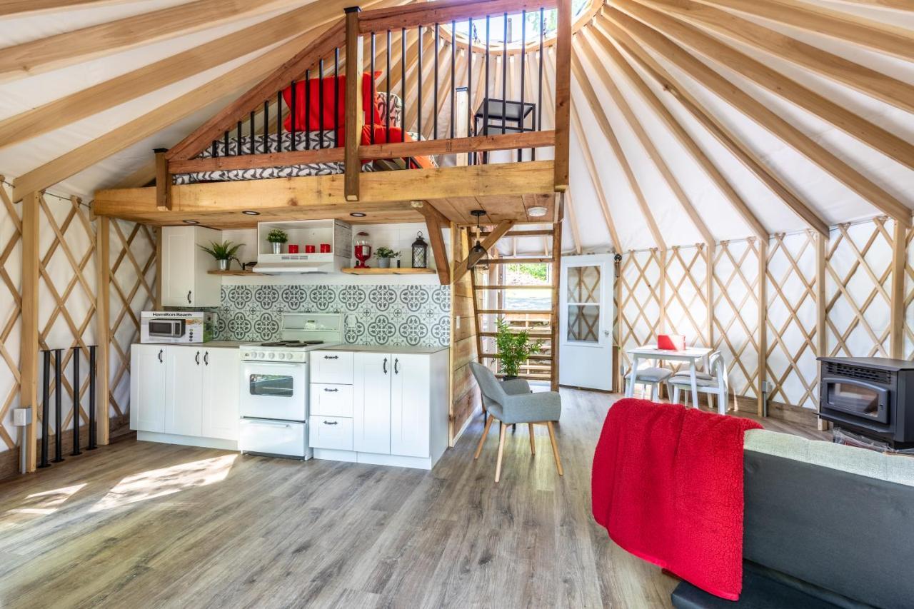Yourtes Glamping Du Poisson Blanc Notre-Dame-du-Laus Экстерьер фото