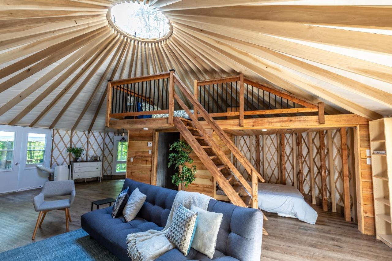 Yourtes Glamping Du Poisson Blanc Notre-Dame-du-Laus Экстерьер фото