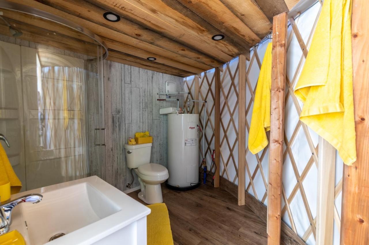 Yourtes Glamping Du Poisson Blanc Notre-Dame-du-Laus Экстерьер фото