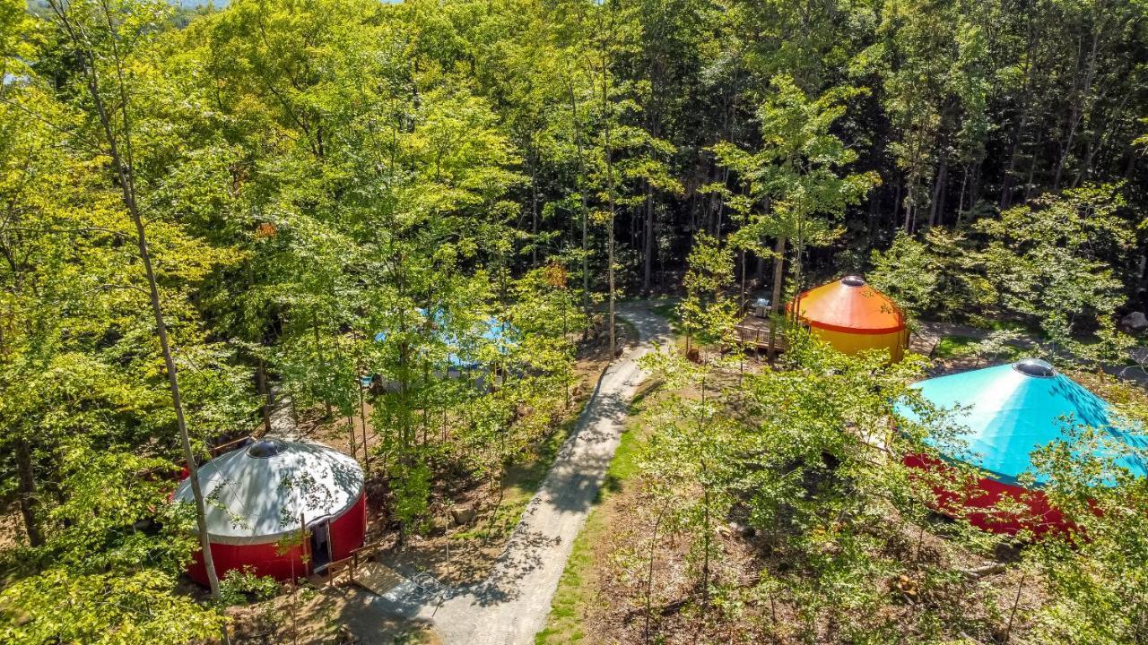 Yourtes Glamping Du Poisson Blanc Notre-Dame-du-Laus Экстерьер фото