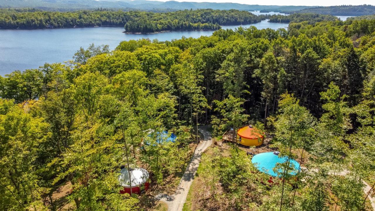 Yourtes Glamping Du Poisson Blanc Notre-Dame-du-Laus Экстерьер фото