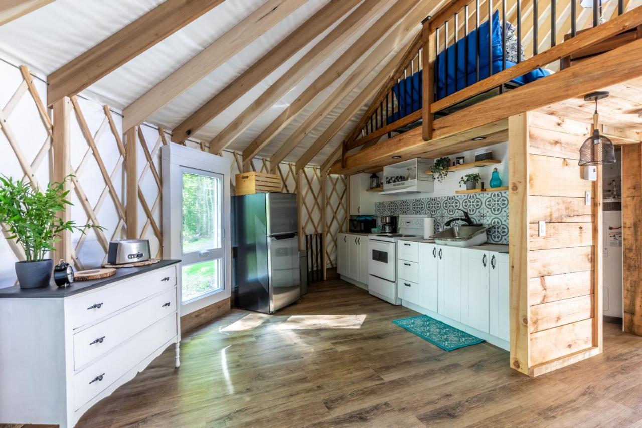 Yourtes Glamping Du Poisson Blanc Notre-Dame-du-Laus Экстерьер фото