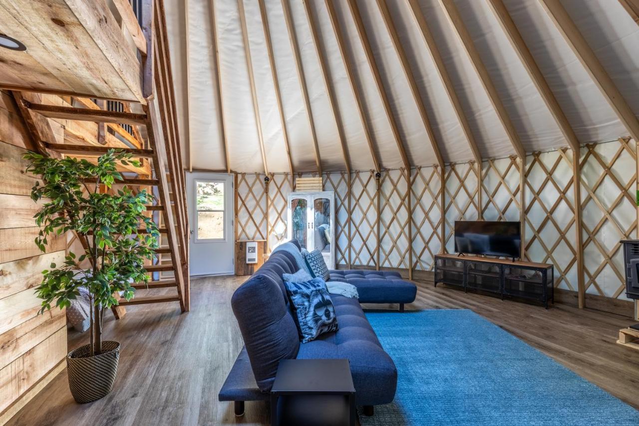 Yourtes Glamping Du Poisson Blanc Notre-Dame-du-Laus Экстерьер фото