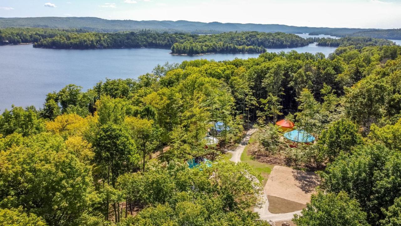 Yourtes Glamping Du Poisson Blanc Notre-Dame-du-Laus Экстерьер фото
