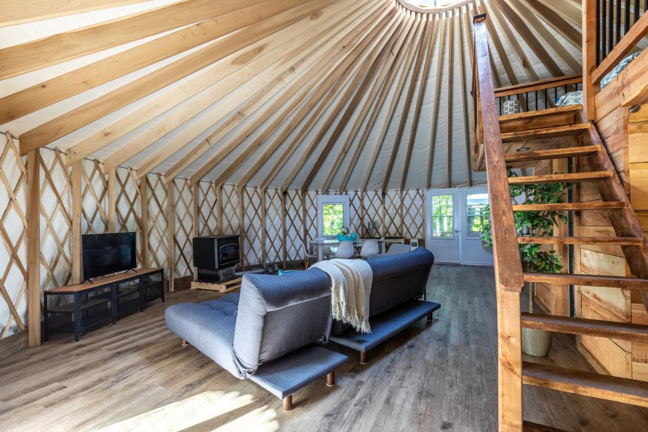 Yourtes Glamping Du Poisson Blanc Notre-Dame-du-Laus Экстерьер фото